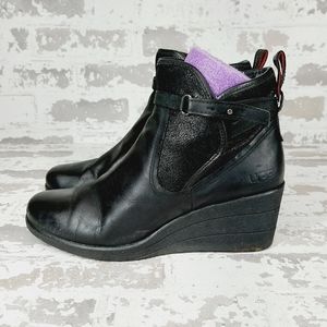 Ugg Emalie Black Leather Waterproof Wedge Heel Ankle Booties W133
